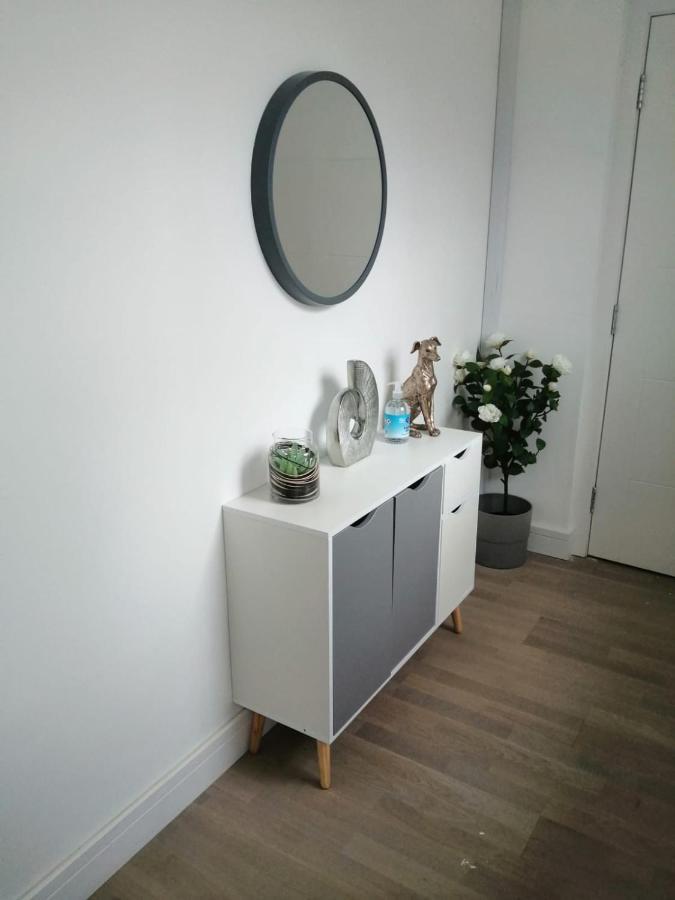 Apartment No 8 - Stay In Style In The Heart Of The Cathedral City. Truro Exteriör bild