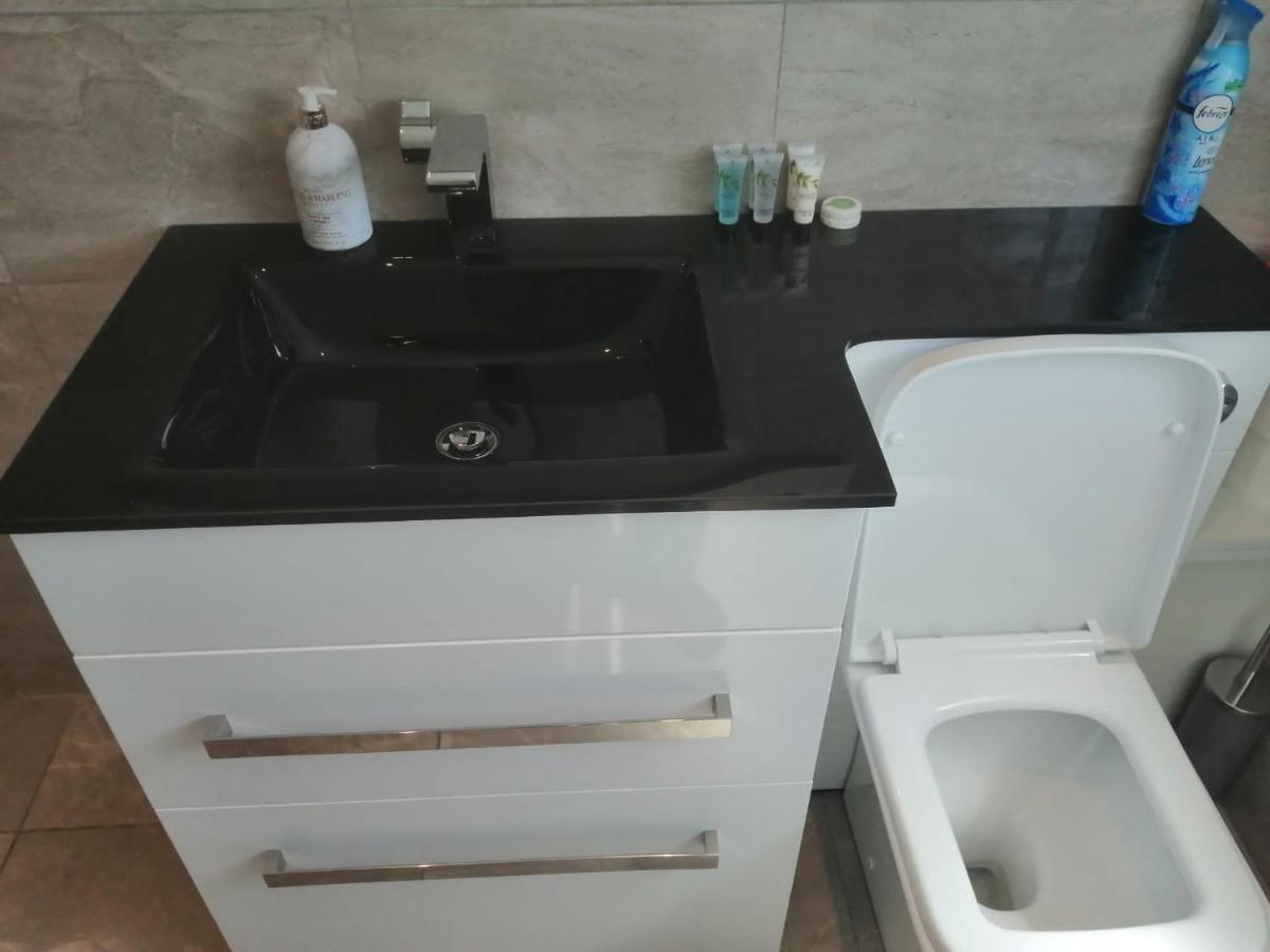 Apartment No 8 - Stay In Style In The Heart Of The Cathedral City. Truro Exteriör bild
