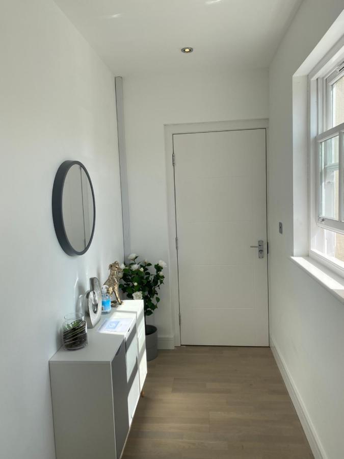 Apartment No 8 - Stay In Style In The Heart Of The Cathedral City. Truro Exteriör bild