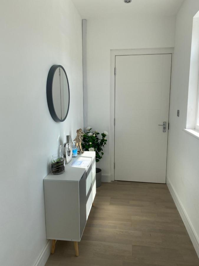 Apartment No 8 - Stay In Style In The Heart Of The Cathedral City. Truro Exteriör bild